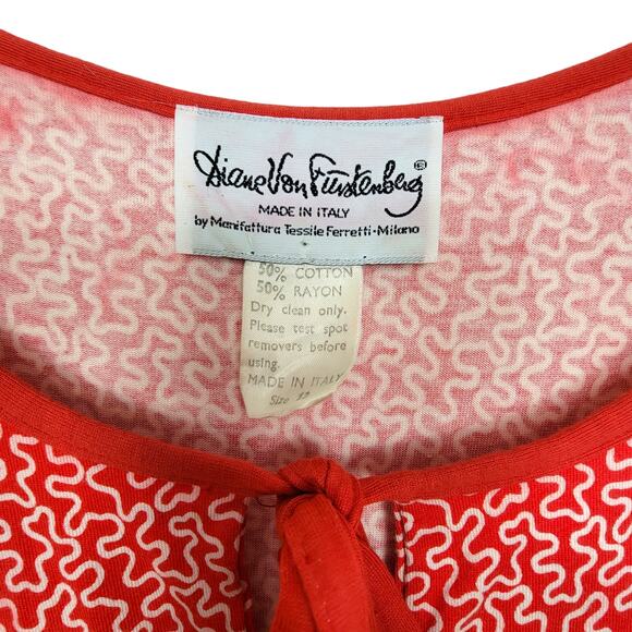 1970s Vintage DVF Diane Von Furstenberg Keyhole Graphic T-shirt Dress - Size 12 - Picture 6 of 7